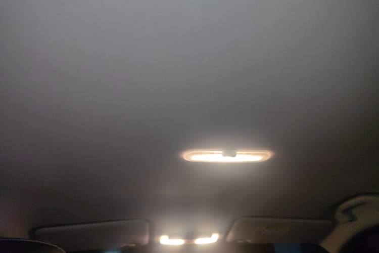 Used Nissan Kicks 2018 1.5L CVT Smart Connect Luxury Edition Headliner