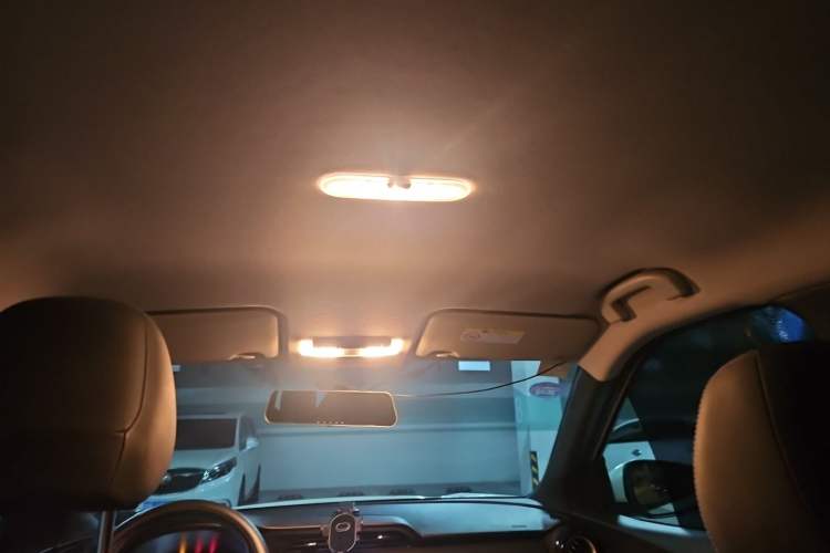 Used Nissan Kicks 2018 1.5L CVT Smart Connect Luxury Edition Headliner