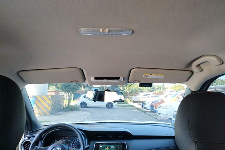 Used Nissan Kicks 2018 1.5L CVT Smart Connect Luxury Edition Headliner