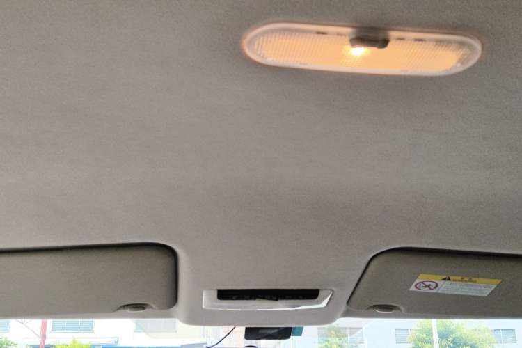 Used Nissan Kicks 2018 1.5L CVT Smart Connect Luxury Edition Headliner