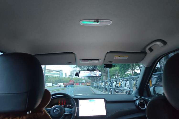 Used Nissan Kicks 2018 1.5L CVT Smart Connect Luxury Edition Headliner