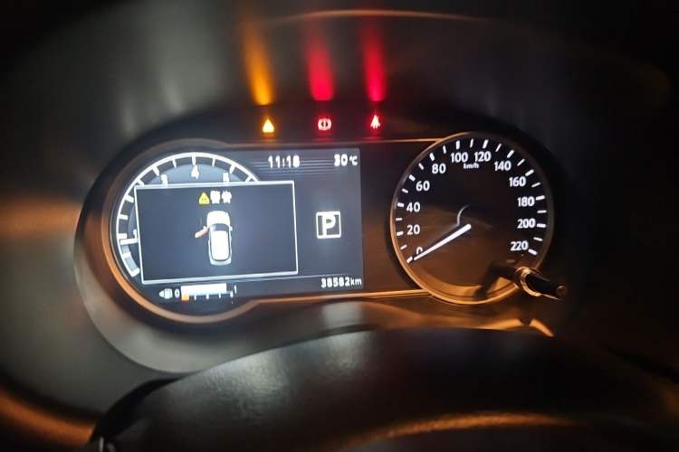 Used Nissan Kicks 2018 1.5L CVT Smart Connect Luxury Edition Instrument Cluster