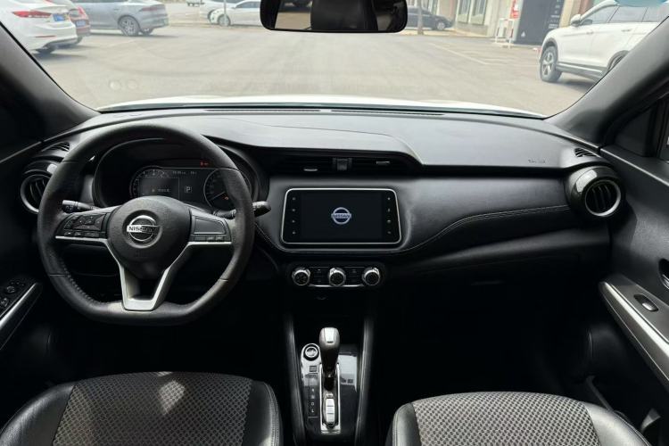 Used Nissan Kicks 2018 1.5L CVT Smart Connect Luxury Edition Interior 1