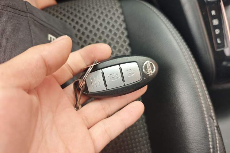 Used Nissan Kicks 2018 1.5L CVT Smart Connect Luxury Edition Interior 1