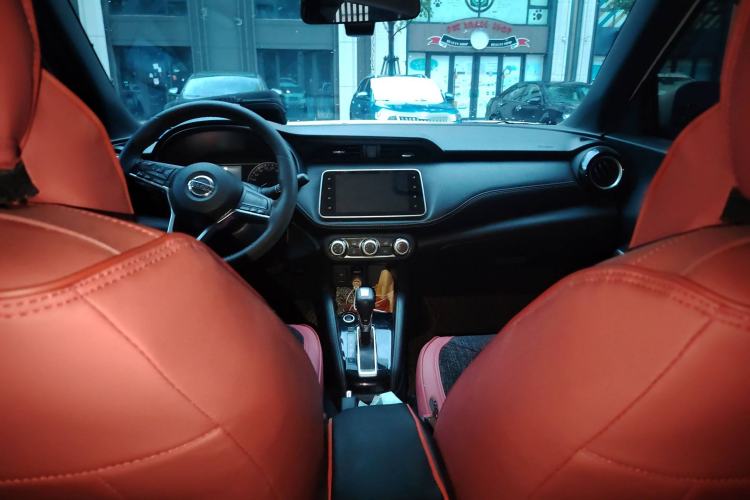 Used Nissan Kicks 2018 1.5L CVT Smart Connect Luxury Edition Interior 2