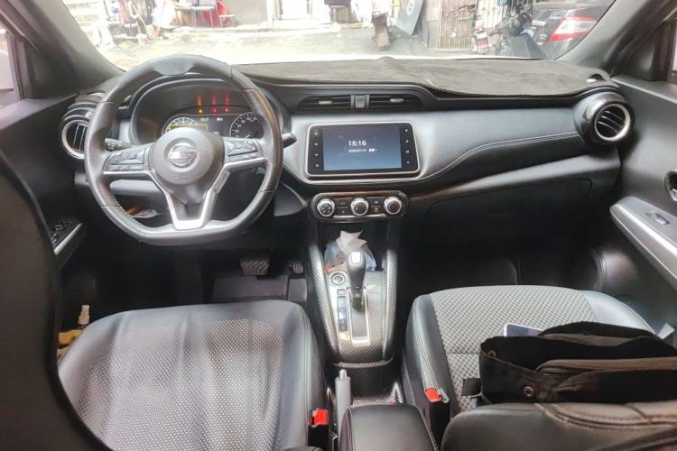 Used Nissan Kicks 2018 1.5L CVT Smart Connect Luxury Edition Interior 2