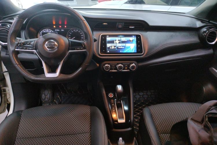 Used Nissan Kicks 2018 1.5L CVT Smart Connect Luxury Edition Interior 2