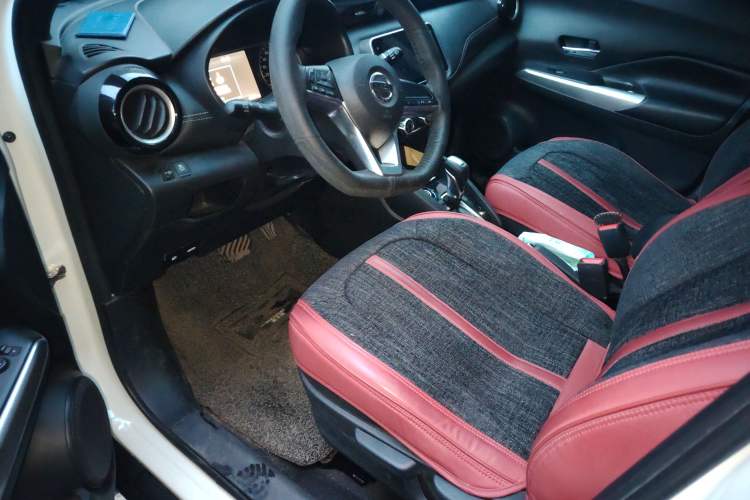 Used Nissan Kicks 2018 1.5L CVT Smart Connect Luxury Edition Interior 3