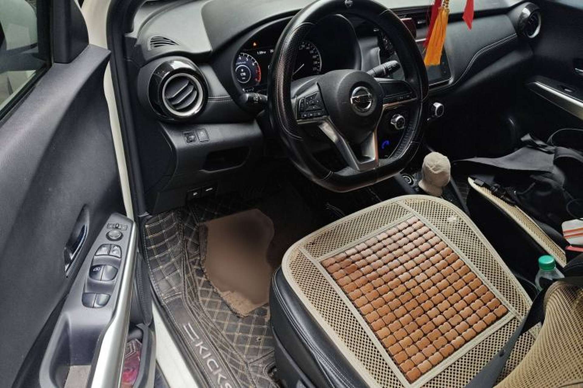 Used Nissan Kicks 2018 1.5L CVT Smart Connect Luxury Edition Interior 3