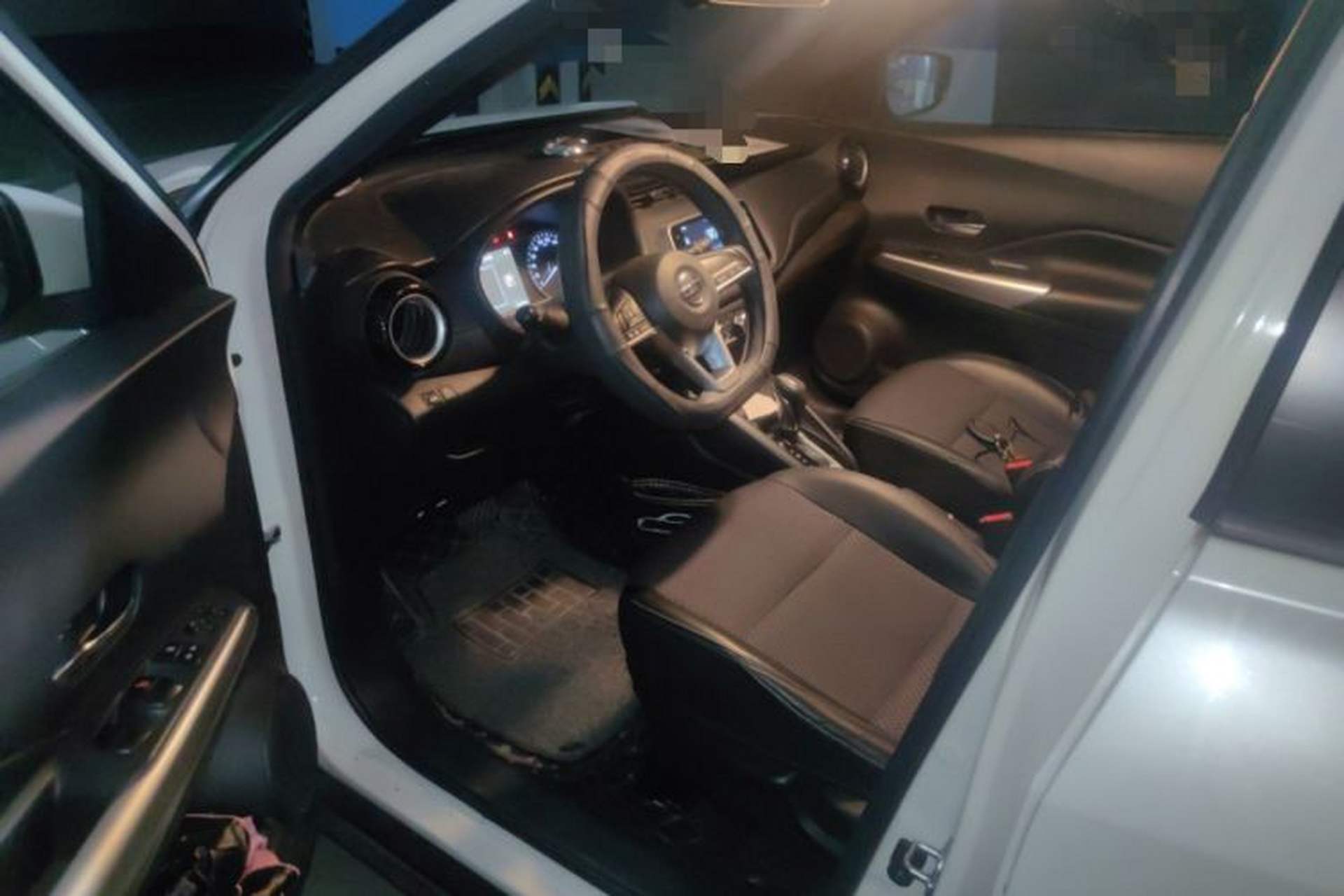 Used Nissan Kicks 2018 1.5L CVT Smart Connect Luxury Edition Interior 3