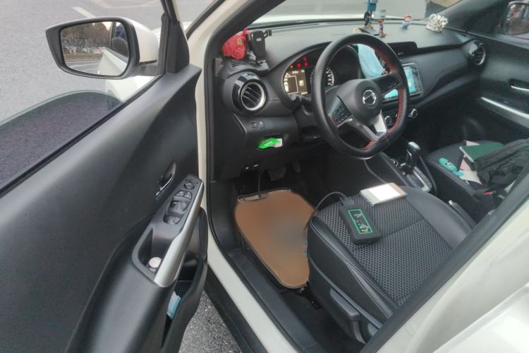 Used Nissan Kicks 2018 1.5L CVT Smart Connect Luxury Edition Interior 3