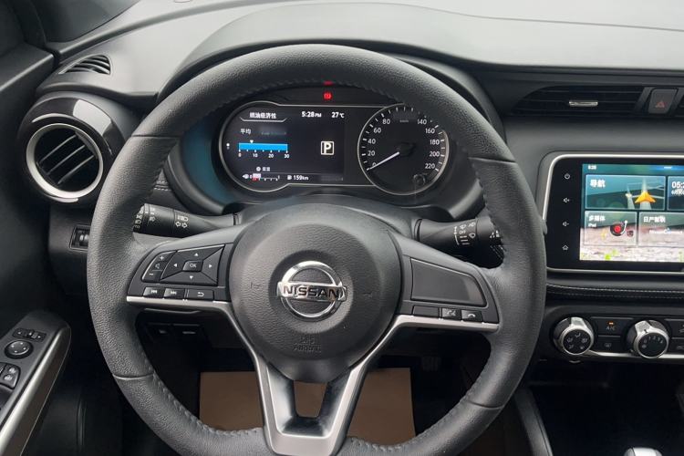 Used Nissan Kicks 2018 1.5L CVT Smart Connect Luxury Edition Interior 3
