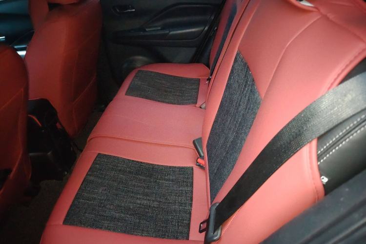 Used Nissan Kicks 2018 1.5L CVT Smart Connect Luxury Edition Interior 4