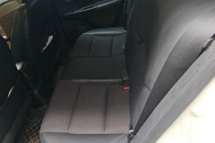 Used Nissan Kicks 2018 1.5L CVT Smart Connect Luxury Edition Interior 4