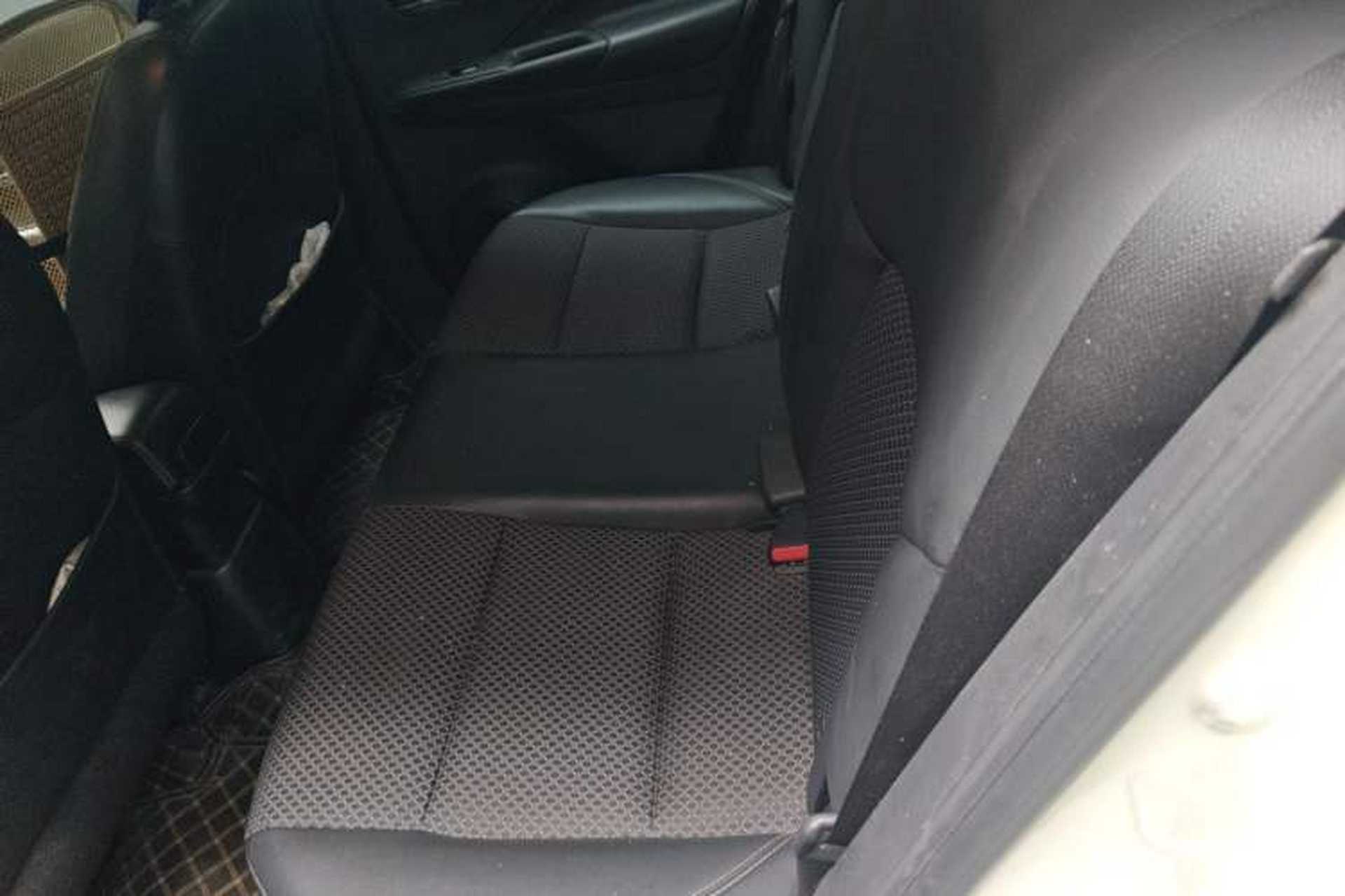 Used Nissan Kicks 2018 1.5L CVT Smart Connect Luxury Edition Interior 4