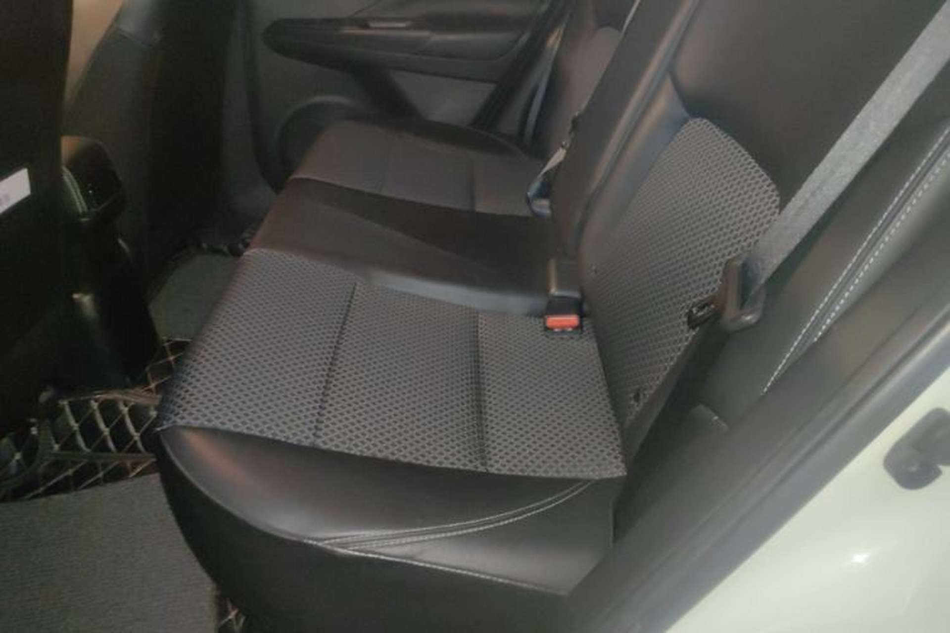 Used Nissan Kicks 2018 1.5L CVT Smart Connect Luxury Edition Interior 4