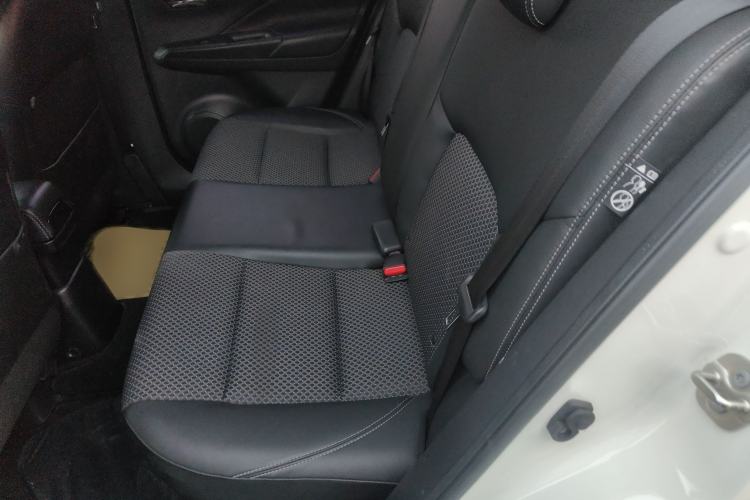 Used Nissan Kicks 2018 1.5L CVT Smart Connect Luxury Edition Interior 4
