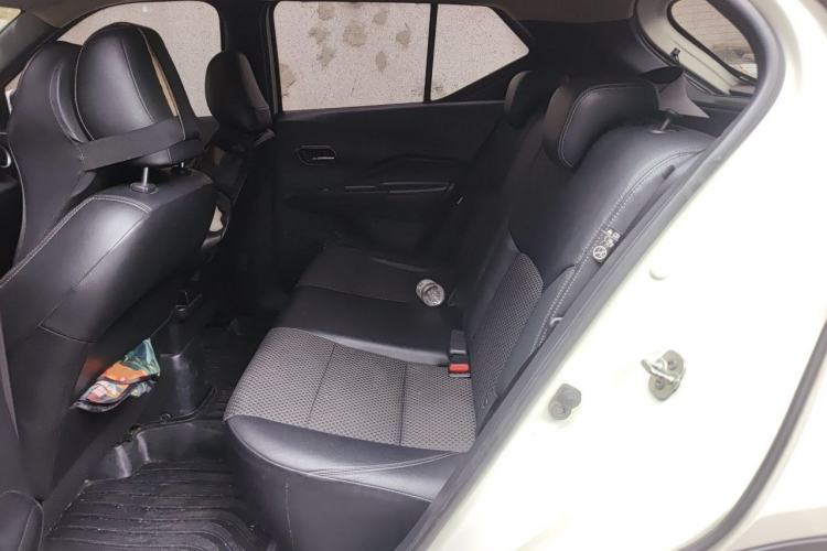 Used Nissan Kicks 2018 1.5L CVT Smart Connect Luxury Edition Interior 4
