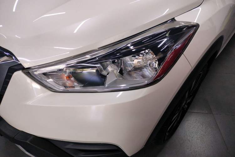 Used Nissan Kicks 2018 1.5L CVT Smart Connect Luxury Edition Left Front Headlight