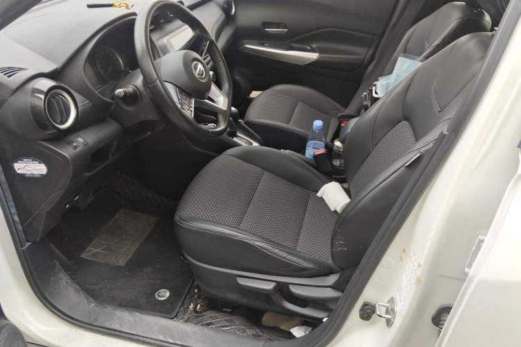 Used Nissan Kicks 2018 1.5L CVT Smart Connect Luxury Edition Left Front Seat