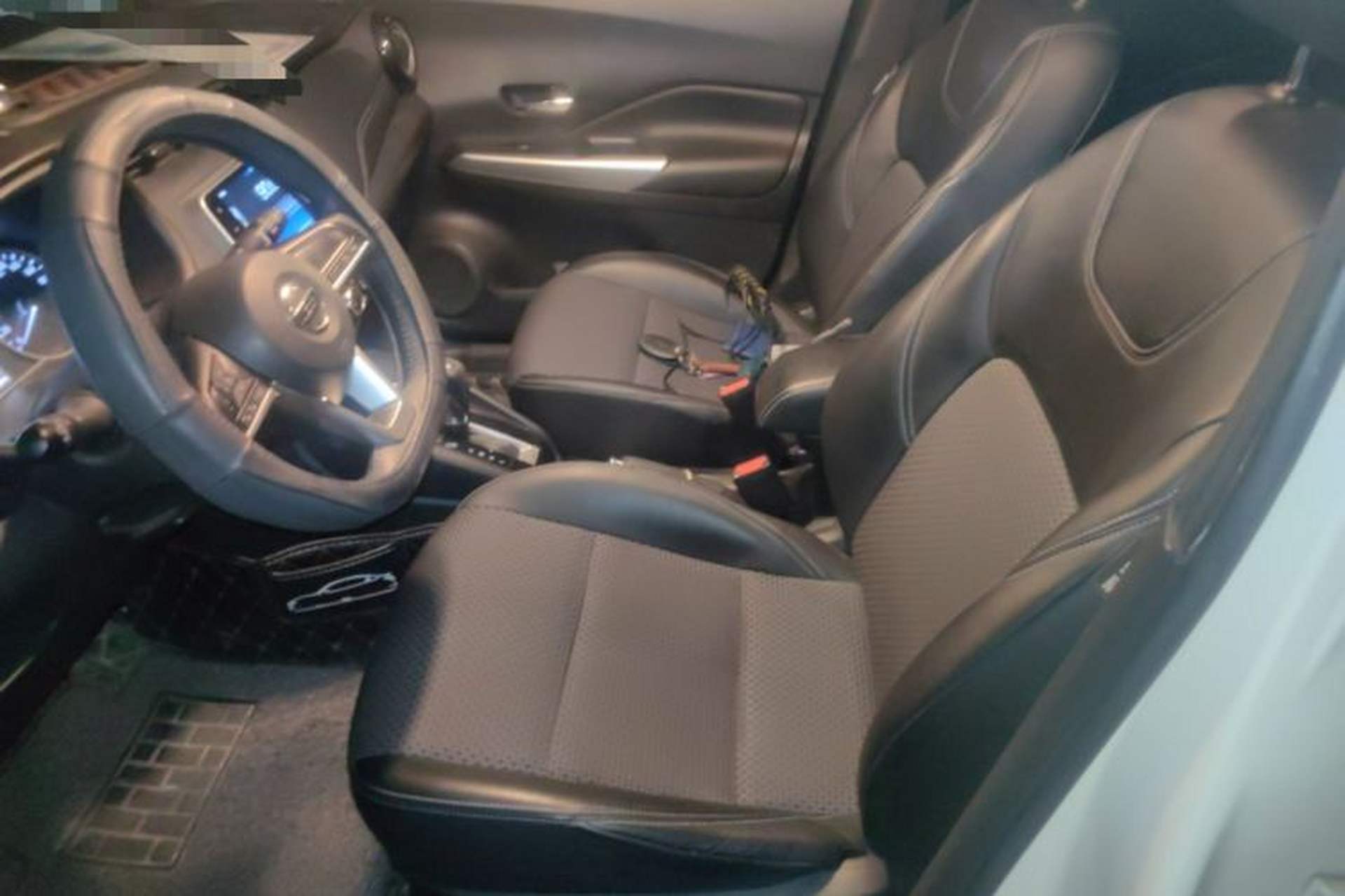 Used Nissan Kicks 2018 1.5L CVT Smart Connect Luxury Edition Left Front Seat
