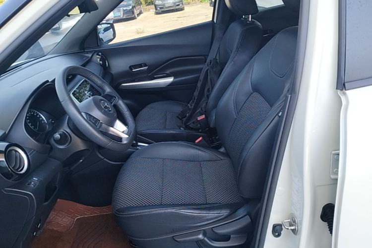 Used Nissan Kicks 2018 1.5L CVT Smart Connect Luxury Edition Left Front Seat