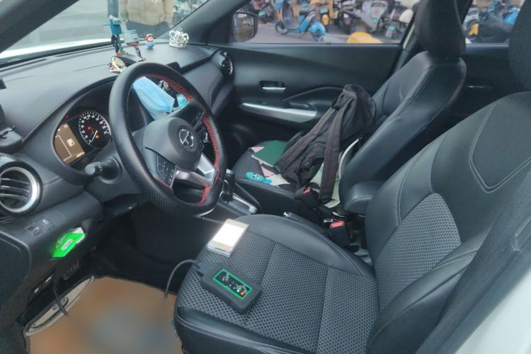 Used Nissan Kicks 2018 1.5L CVT Smart Connect Luxury Edition Left Front Seat