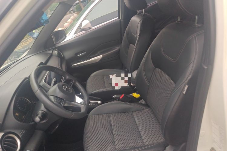 Used Nissan Kicks 2018 1.5L CVT Smart Connect Luxury Edition Left Front Seat