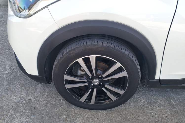 Used Nissan Kicks 2018 1.5L CVT Smart Connect Luxury Edition Left Front Wheel Hub