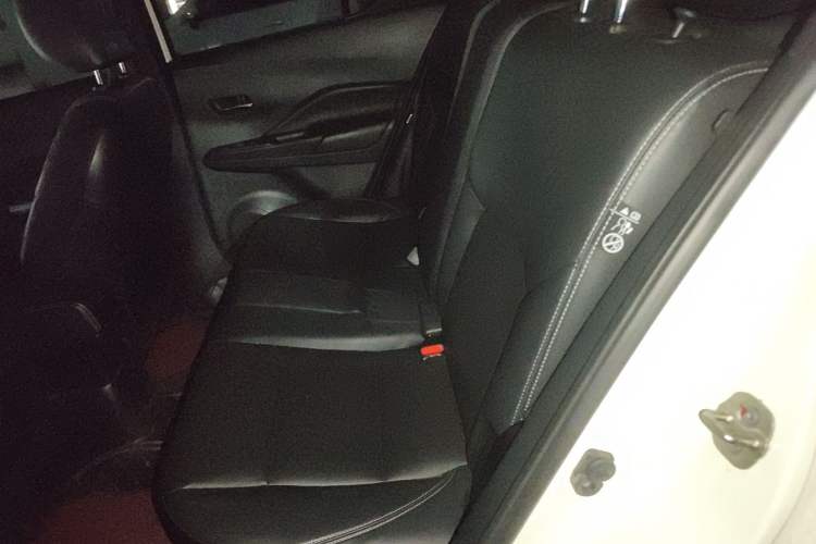 Used Nissan Kicks 2018 1.5L CVT Smart Connect Luxury Edition Left Rear Seat