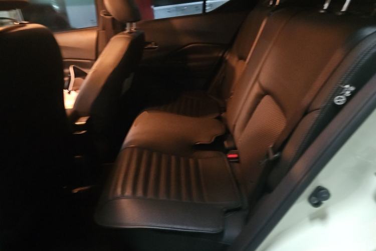 Used Nissan Kicks 2018 1.5L CVT Smart Connect Luxury Edition Left Rear Seat