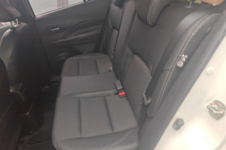 Used Nissan Kicks 2018 1.5L CVT Smart Connect Luxury Edition Left Rear Seat