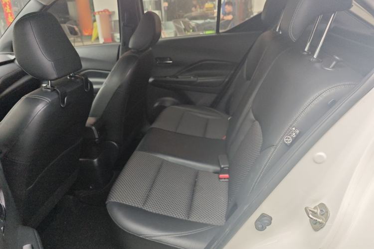 Used Nissan Kicks 2018 1.5L CVT Smart Connect Luxury Edition Left Rear Seat