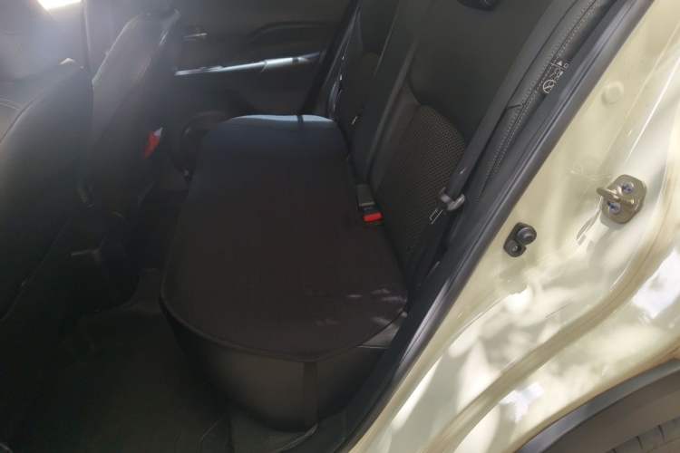 Used Nissan Kicks 2018 1.5L CVT Smart Connect Luxury Edition Left Rear Seat