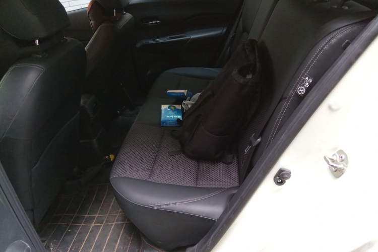 Used Nissan Kicks 2018 1.5L CVT Smart Connect Luxury Edition Left Rear Seat
