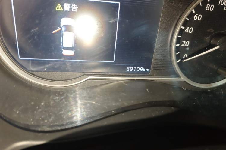 Used Nissan Kicks 2018 1.5L CVT Smart Connect Luxury Edition Odometer Close Up