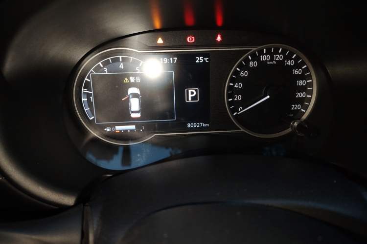 Used Nissan Kicks 2018 1.5L CVT Smart Connect Luxury Edition Odometer Close Up