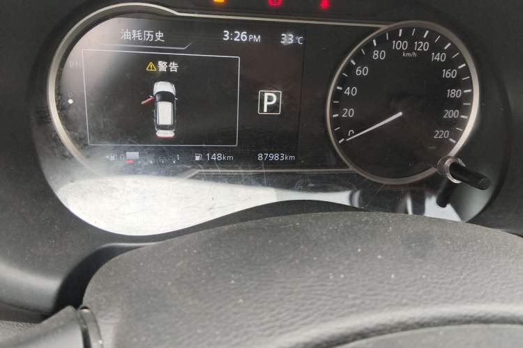 Used Nissan Kicks 2018 1.5L CVT Smart Connect Luxury Edition Odometer Close Up