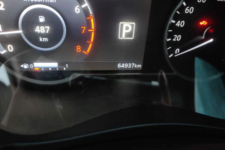 Used Nissan Kicks 2018 1.5L CVT Smart Connect Luxury Edition Odometer Close Up
