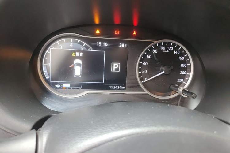 Used Nissan Kicks 2018 1.5L CVT Smart Connect Luxury Edition Odometer Close Up