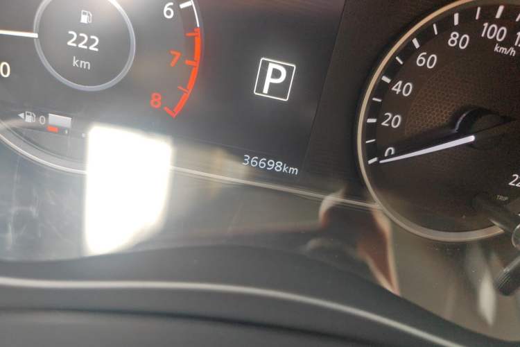 Used Nissan Kicks 2018 1.5L CVT Smart Connect Luxury Edition Odometer Close Up
