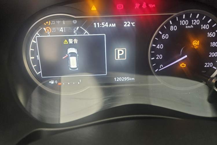 Used Nissan Kicks 2018 1.5L CVT Smart Connect Luxury Edition Odometer Close Up