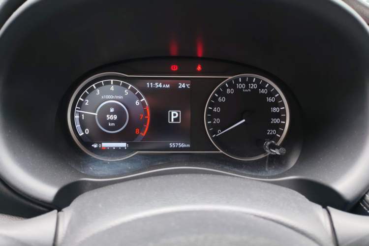 Used Nissan Kicks 2018 1.5L CVT Smart Connect Luxury Edition Odometer Close Up
