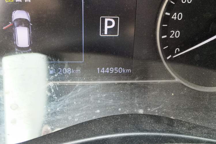 Used Nissan Kicks 2018 1.5L CVT Smart Connect Luxury Edition Odometer Close Up