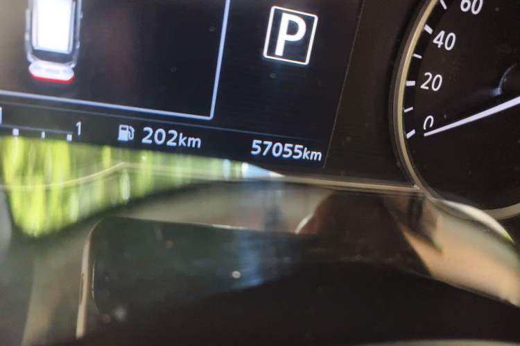 Used Nissan Kicks 2018 1.5L CVT Smart Connect Luxury Edition Odometer Close Up