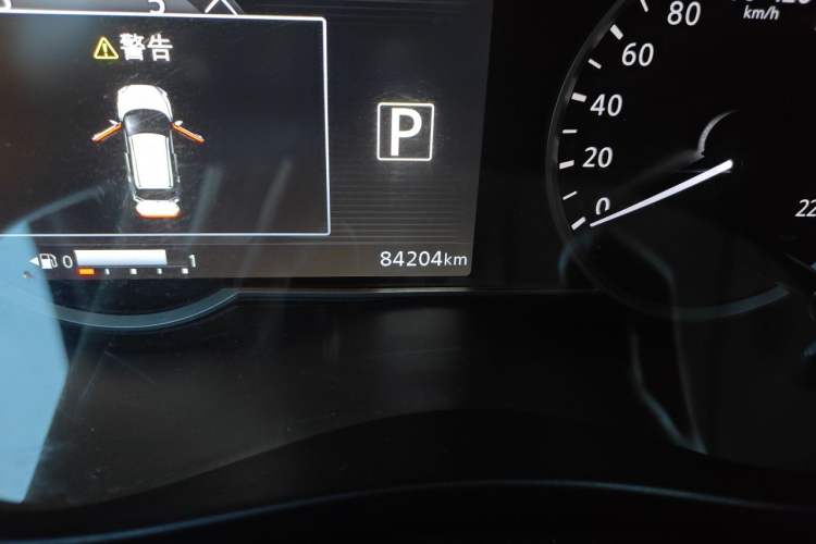 Used Nissan Kicks 2018 1.5L CVT Smart Connect Luxury Edition Odometer Close Up