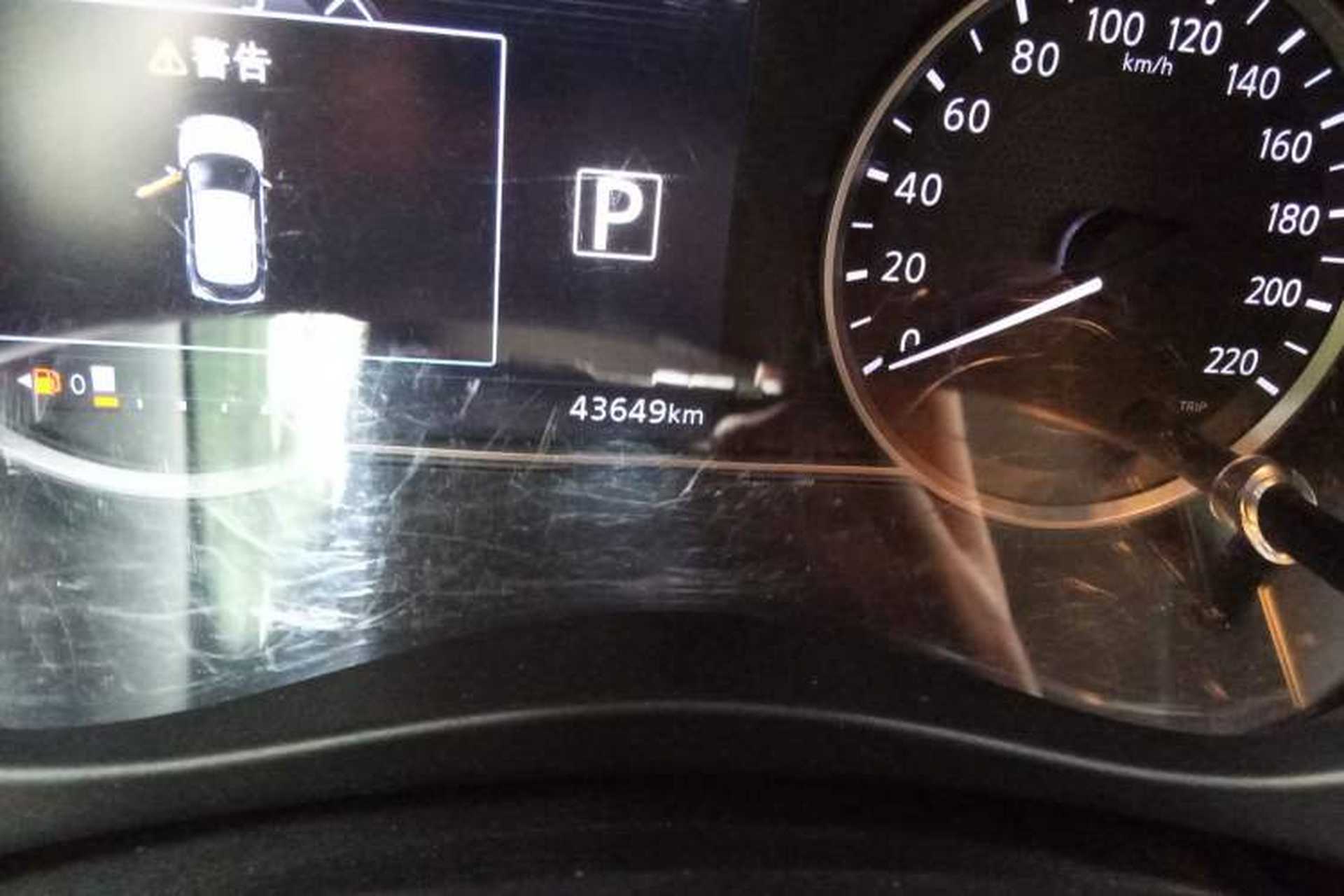 Used Nissan Kicks 2018 1.5L CVT Smart Connect Luxury Edition Odometer Close Up
