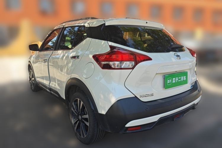 Used Nissan Kicks 2018 1.5L CVT Smart Connect Luxury Edition Rear Left 45 Deg