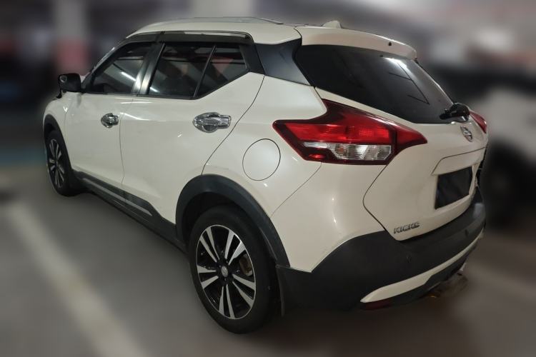 Used Nissan Kicks 2018 1.5L CVT Smart Connect Luxury Edition Rear Left 45 Deg