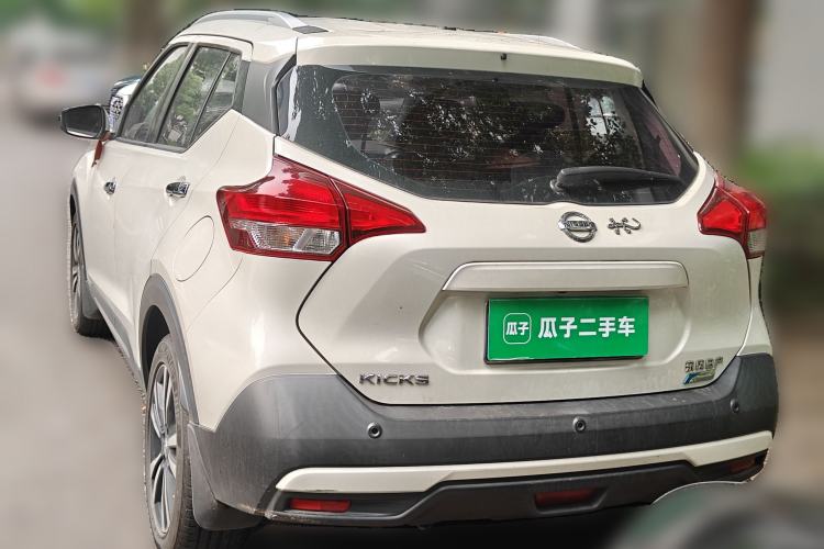 Used Nissan Kicks 2018 1.5L CVT Smart Connect Luxury Edition Rear Left 45 Deg